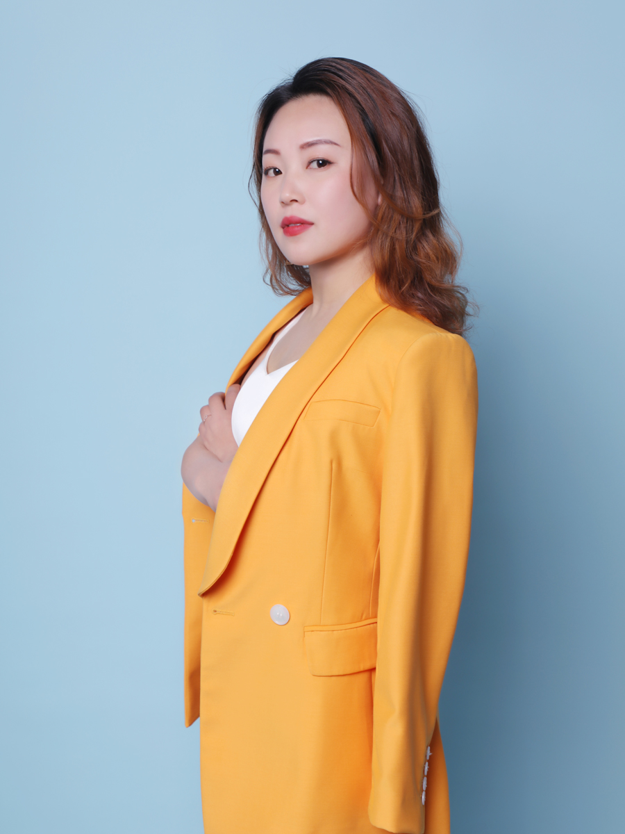 總監設計師:周梅